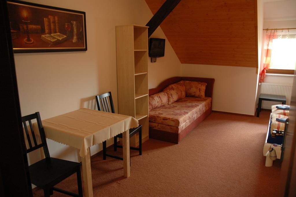 Appartement Privat Novac à Nové Město nad Metují Chambre photo